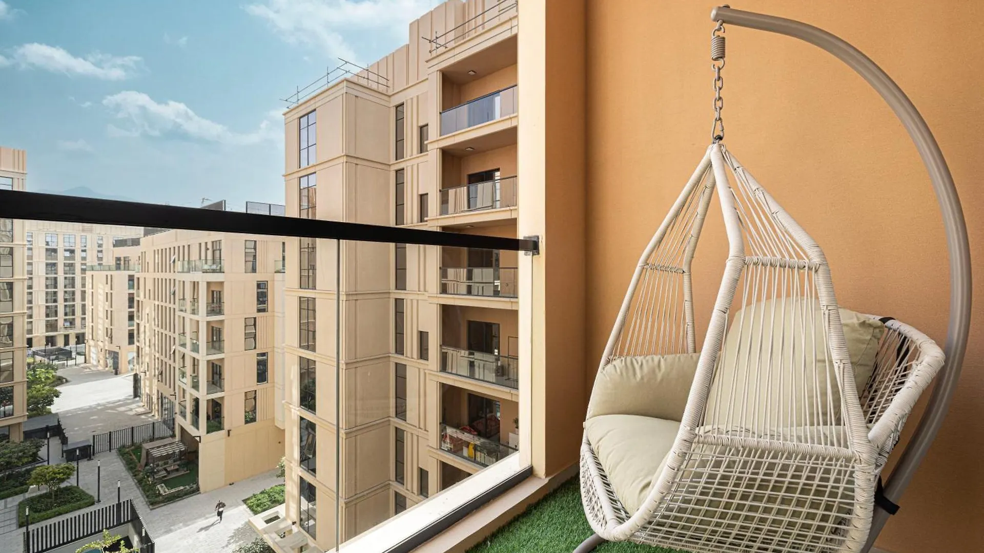 1Br Apartment With Balcony - 9 Mins To Sharjah Airport - Balcony Breeze
