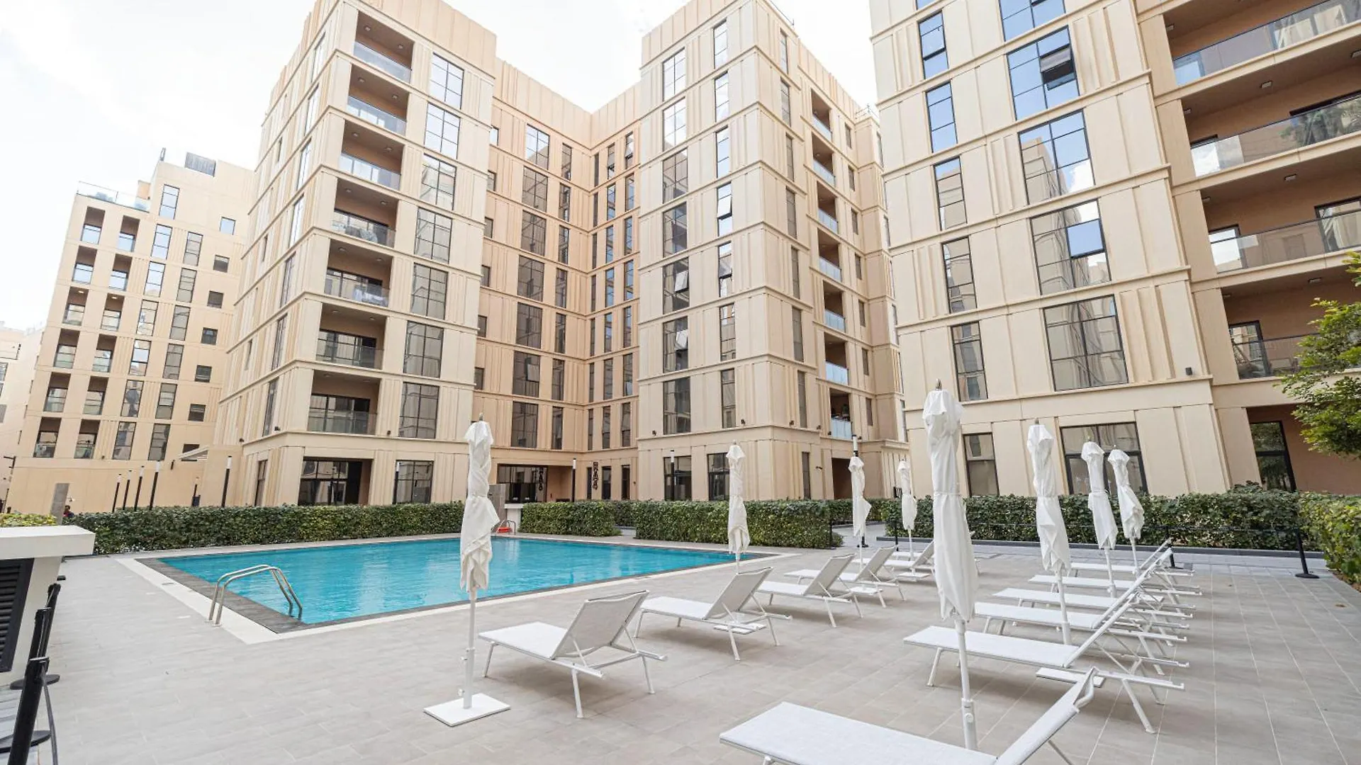 1Br Apartment With Balcony - 9 Mins To Sharjah Airport - Balcony Breeze