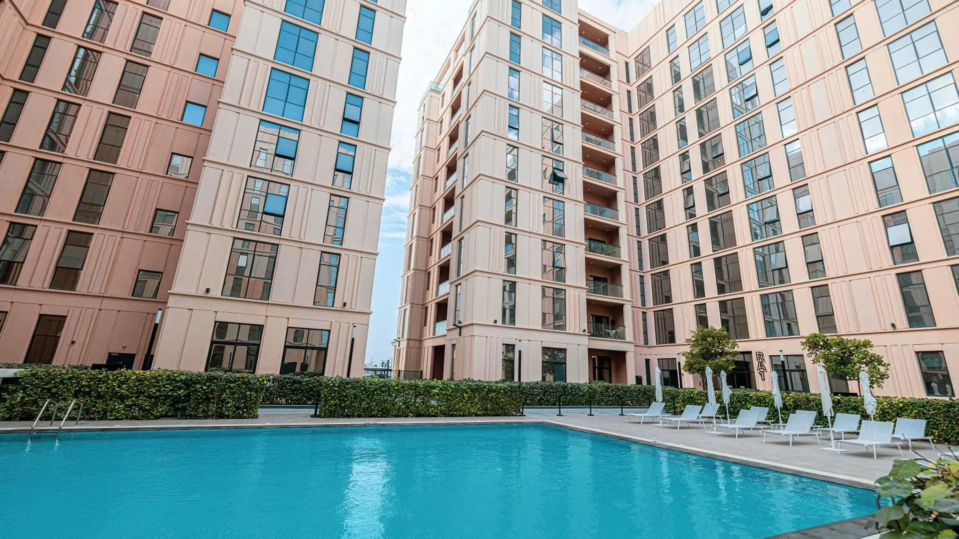 1Br Apartment With Balcony - 9 Mins To Sharjah Airport - Balcony Breeze
