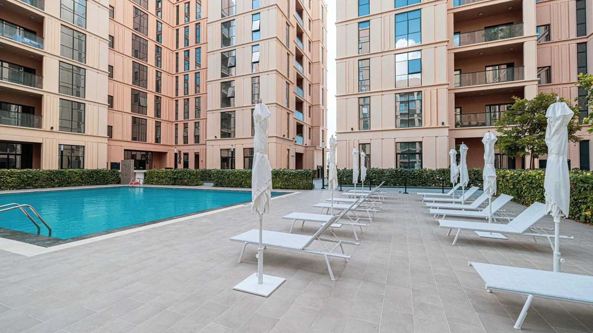 1Br Apartment With Balcony - 9 Mins To Sharjah Airport - Balcony Breeze