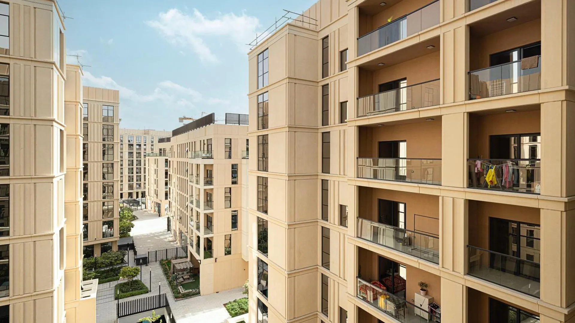 1Br Apartment With Balcony - 9 Mins To Sharjah Airport - Balcony Breeze