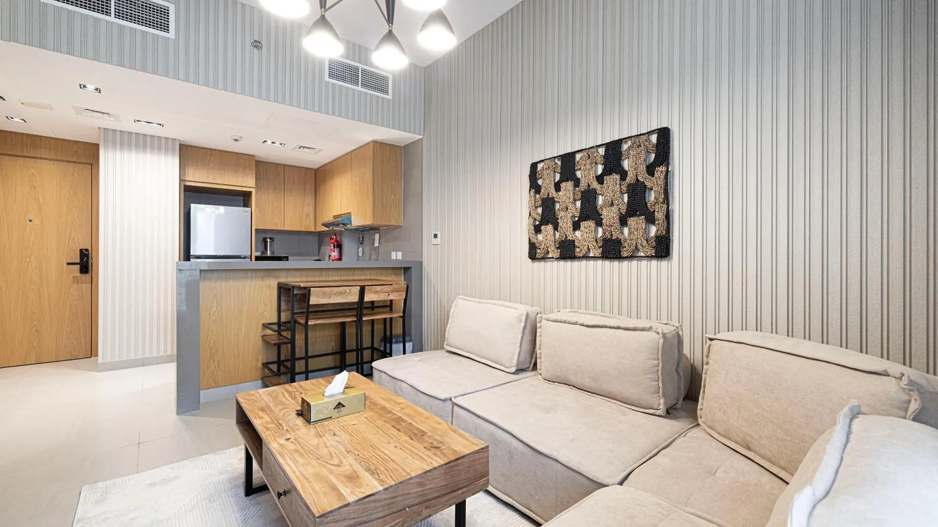 1Br Apartment With Balcony - 9 Mins To Sharjah Airport - Balcony Breeze